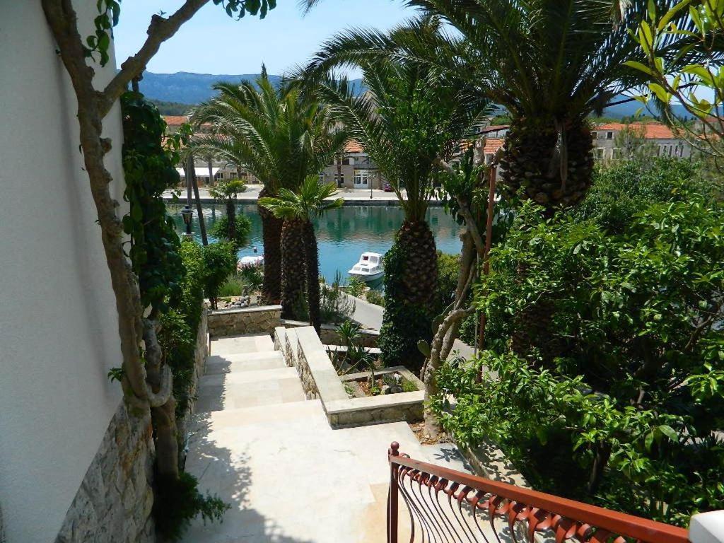 Apartments And Rooms Darinka Vrboska Exterior foto