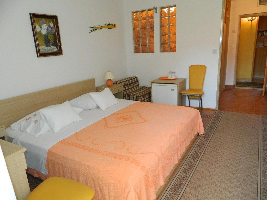 Apartments And Rooms Darinka Vrboska Exterior foto