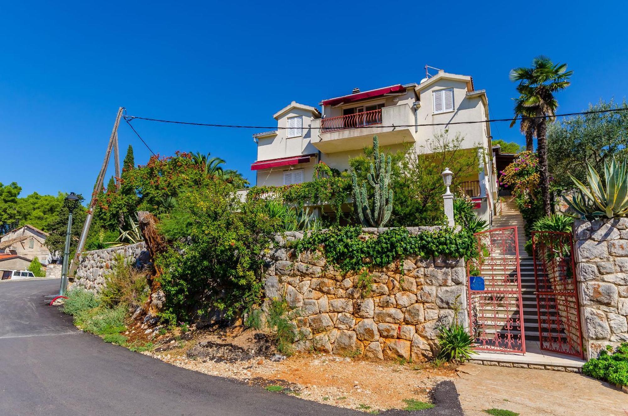 Apartments And Rooms Darinka Vrboska Exterior foto